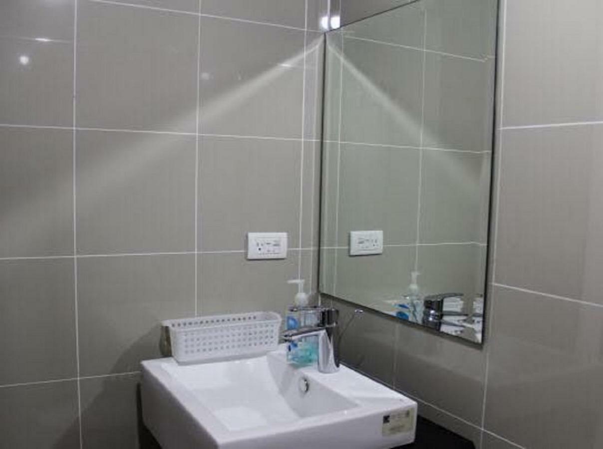 Cubao Manhattanheights Unit 7Ef Tower B, 1Br 马尼拉 外观 照片
